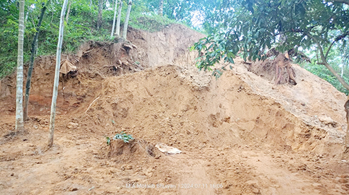 দোয়ারাবাজারে প্রকাশ্যে চলছে টিলা কাটার মহোৎসব, নিরব প্রশাসন